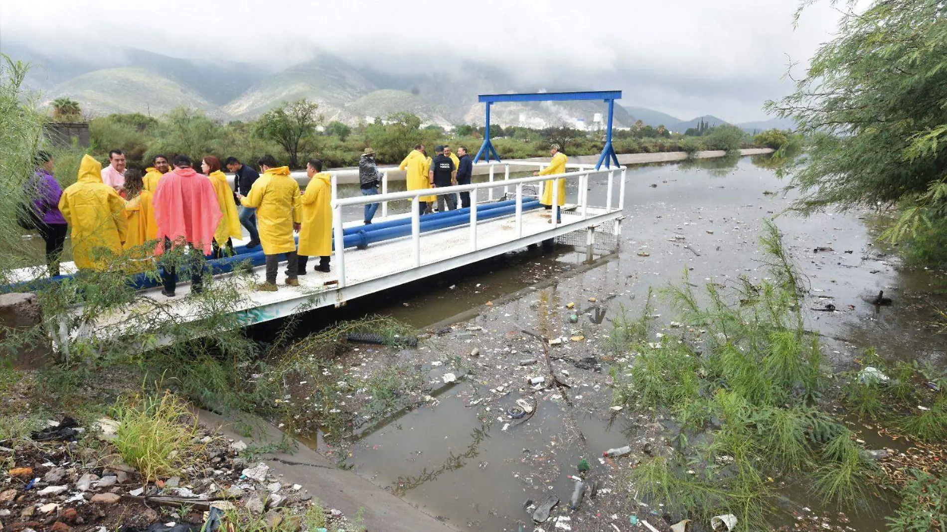 Funcionarios de las dependencias involucradas en el Plan Municipal de Atención a se reunieron en la Laguna de regulación de la colonia Santiago Ramírez